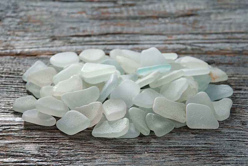 White blue sea glass bulk 70pcs. MEDIUM sea glass. Wedding sea glass, Beach house decor zdjęcie 5