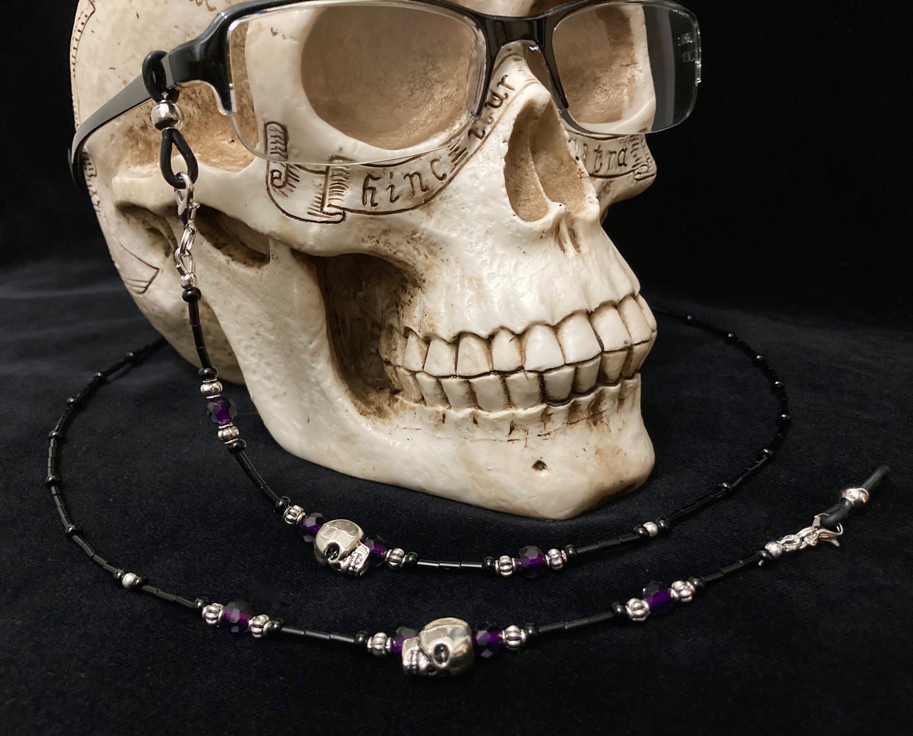 Skull eyeglass best sale chain