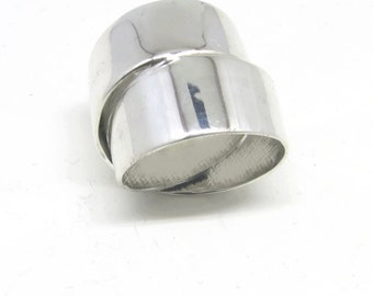 ERWEITERTER Ring aus poliertem Silber