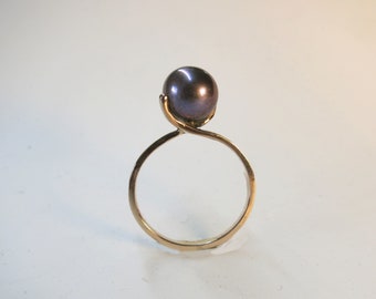 Ring aus Gelbgold und Tahitiperle, 10 mm