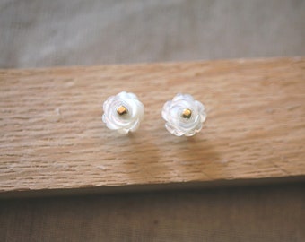 Ohrstecker aus Perlmutt, Gold und Silber