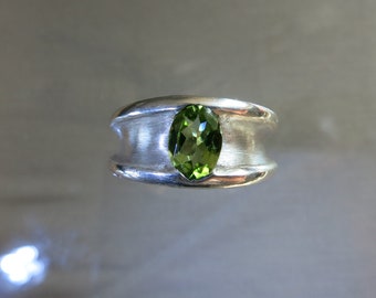 Vallonnée-Ring aus Silber und POeridot