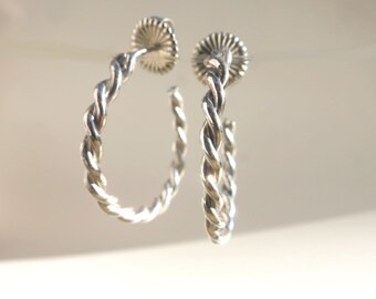 Zilveren oorringen van gedraaide draad
