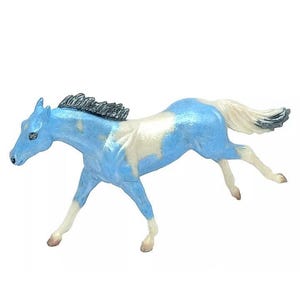 Breyer CM Custom Decorator Stablemates Pearly Running Pinto Horse