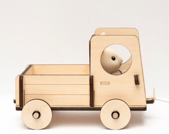 The wooden little truck Milkywood, flat-pack, easy to assemble, to play with dolls measuring 6-11 cm.