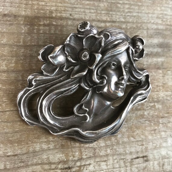 1890s Art Nouveau Brooch by William Kerr