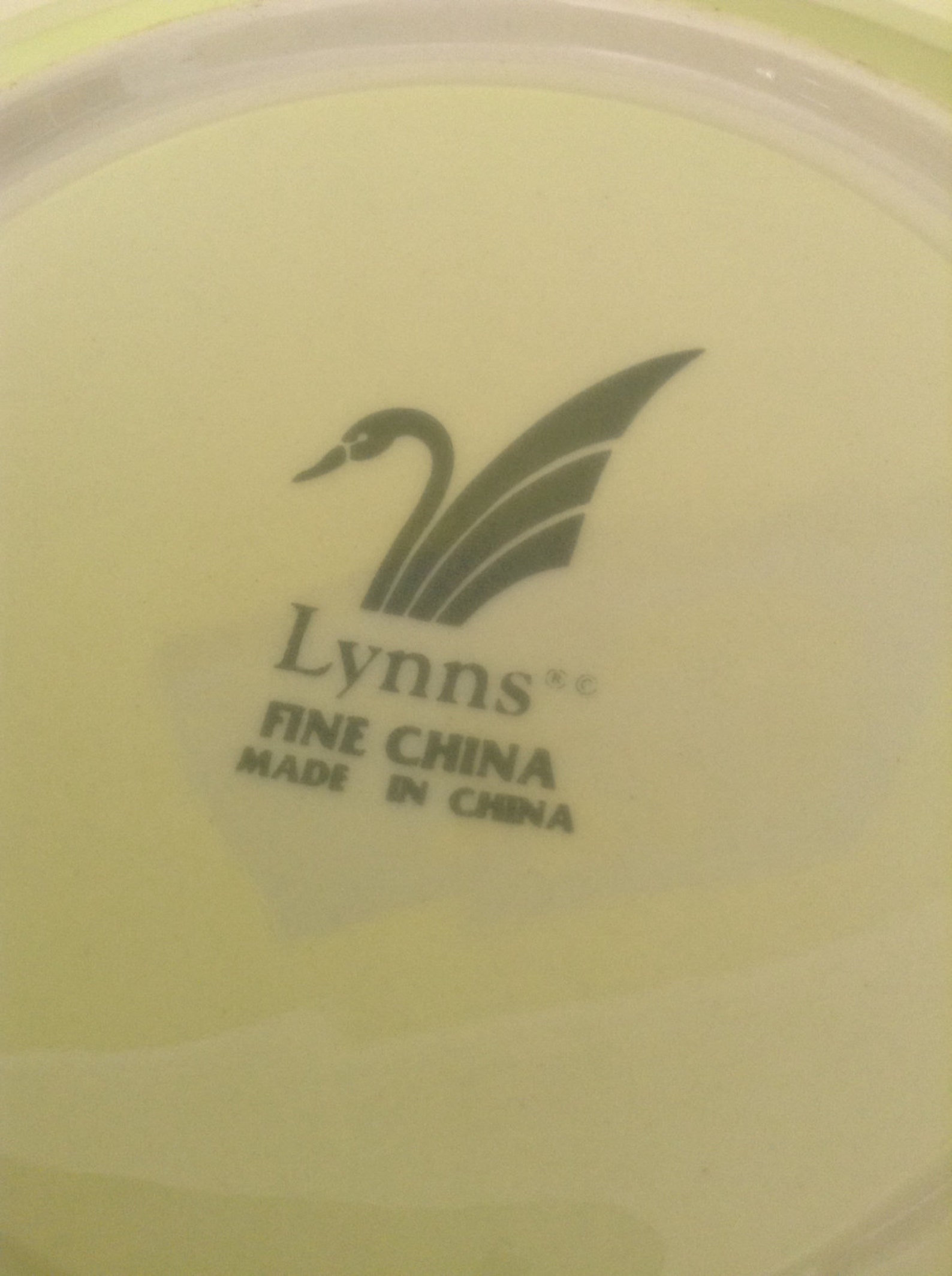 Lynns Fine China, Valetta Red and Gold Pattern, 18 Piece Coffee Set