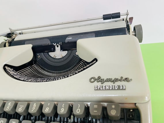 Olympia SPLENDID 33 Vintage Typewriter - Etsy