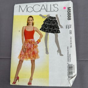 McCalls M5888 Skirt Pattern Tiered Ruffle Mini Short DD Sz 12-18 Uncut