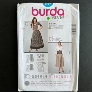Pode incluir: Um padrão de costura Burda Style para um Dirndl, um vestido tradicional bávaro. O padrão inclui ilustrações das variações do vestido e da saia, com tabelas de tamanhos em tamanhos europeus e americanos. A capa apresenta uma foto de uma mulher usando o Dirndl.