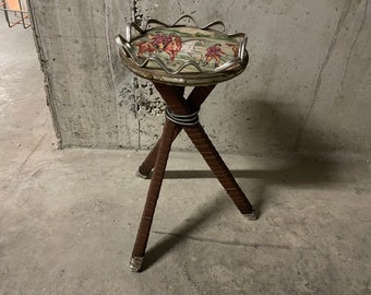 Kitsch pedestal table from the 70s