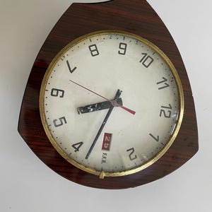 FFR Formica Clock