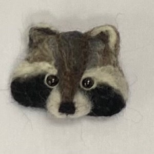 Needle felted racoons head. Felted brooch. Felted animal brooch. (Free shipping)