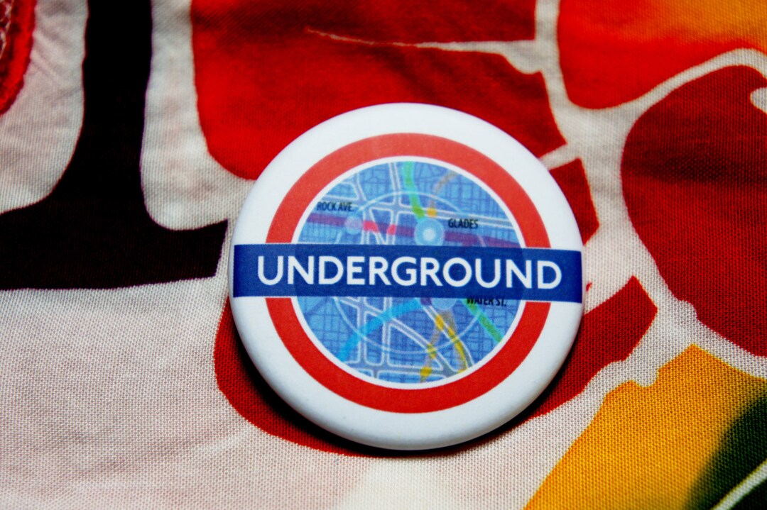 Badge /pin underground Glades Arrow / Oliver Etsy