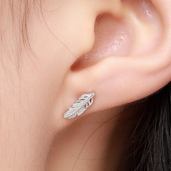 Boucles d'oreilles Dainty Feather Stud en argent sterling, argent ou or ou or rose, boucles d'oreilles minuscules plumes d'argent