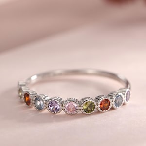Anillo infinito con circonitas multicolores en plata de ley, plata u oro, bisel punteado, turmalina simulada (tallas 5-8 de EE. UU.)