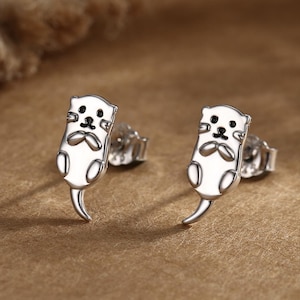 Brincos de Lontra em Prata de Lei - Brincos de Lontra Sorridente - Brincos de Animais Fofos - Divertidos e Caprichosos