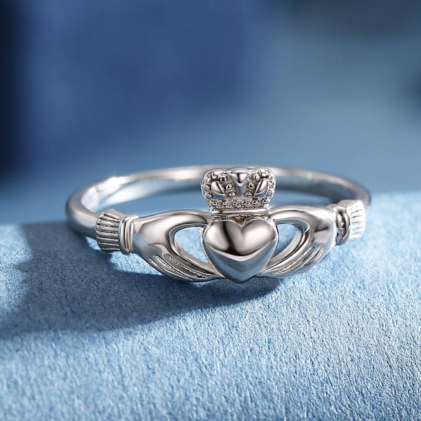 Sterling Silver Claddagh Ring, Traditional Irish Ring US 5 - 8,  Delicate Celtic Symbol Jewellery