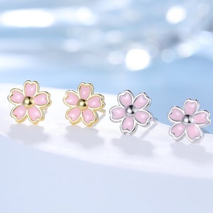 スターリングシルバーのエナメル桜スタッドピアス、ピンクの桜の花のピアス