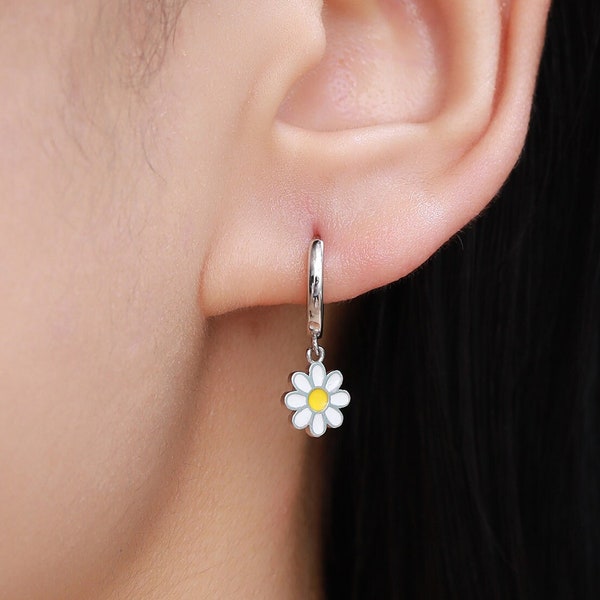 Sterling Silver Enamel Daisy Huggie Hoops, Dainty Dangle Daisy Earrings, Flower Hoops， Daisy Hoop Earrings