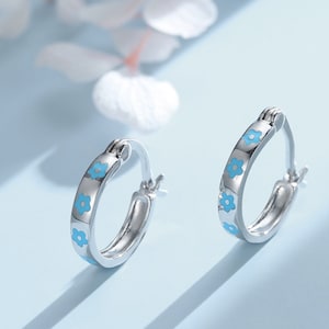 Sterling Silver Enamel Forget Me Not Huggie Hoops, Tiny and Delicate, Dainty Dangle Blue Flower Earrings, Flower Hoops， Daisy Hoop Earrings