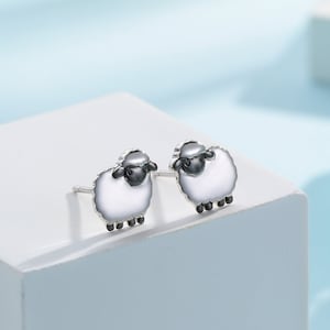 Boucles d'oreilles mouton nez noir du Valais en argent sterling, boucles d'oreilles mouton noir moelleux, inspiration nature, amoureux des animaux de compagnie image 1