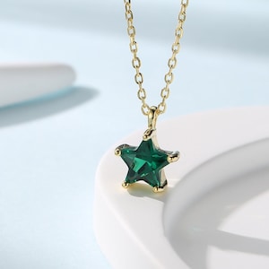 Green star hot sale necklace