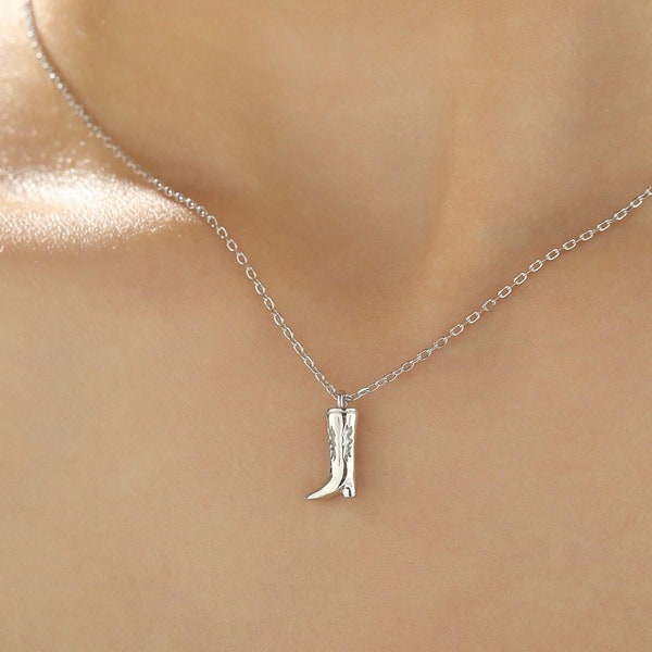 Adorable petit collier avec pendentif botte de cowboy en argent sterling, argent ou or, collier botte de cowboy en argent