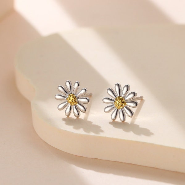 Aster Flower Stud Earrings in Sterling Silver, Daisy Earrings, Nature Inspired Floral Plant Earrings