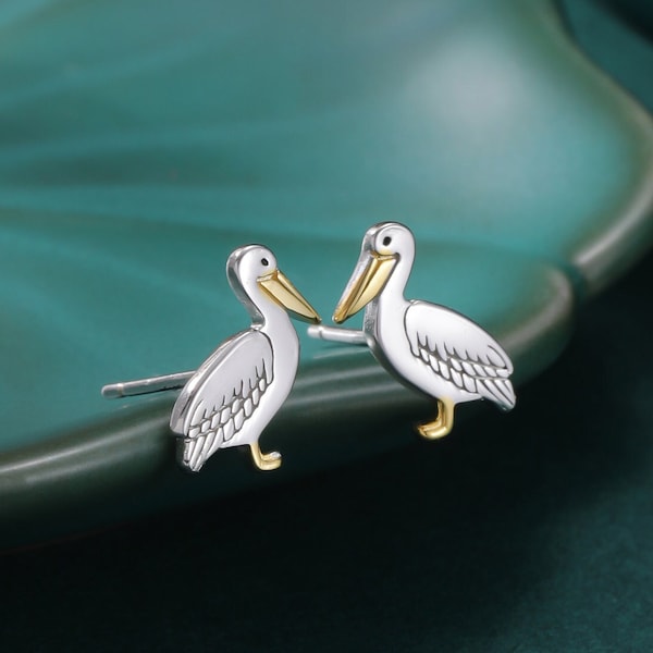 ペリカンバードスタッドピアス（スターリングシルバー）、部分金メッキ、自然をモチーフにした動物ピアス、ペリカンピアス、バードピアス