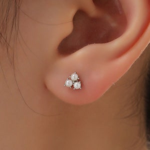 Pearl Trefoil Stud Earrings in Sterling Silver,  Pearl Trio Earrings, Three Pearl Earrings, Silver Gold or Rose Gold