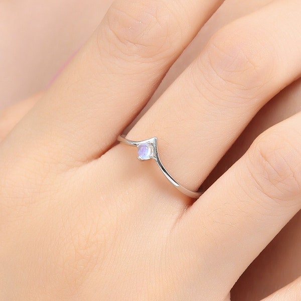 Bague V minimaliste avec pierre de lune en argent sterling, bague de laboratoire avec pierre de lune de laboratoire de 3 mm, taille réglable chevron, bague avec pierre de lune simulée