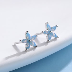 Pendientes de botón con flor de circonita cúbica azul ópalo o rosa ópalo en plata de ley, plata, oro o oro rosa, pendientes de cristal, pendientes de botón con flor de nomeolvides
