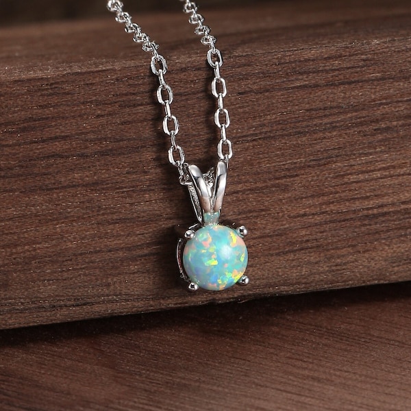 Winzige Aqua Grüner Opal Anhänger Halskette in Sterling Silber, 5mm Lab Opal Halskette, Einzelne Opal Halskette, Feuer Opal Halskette