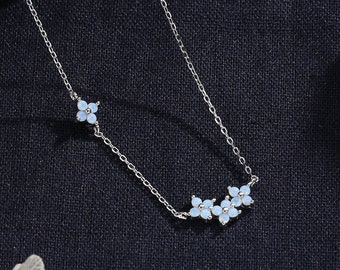 Pequeño collar CZ de ramo de hortensia azul en plata de ley, plata u oro, collar de flores diminutas CZ, collar diminuto CZ