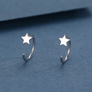 Kleine Stern Huggie Hoop Ohrringe in Sterling Silber, Silber, Gold oder Rosegold, Zierliche kleine Stern offene Threader, Threader Hoop Ohrringe