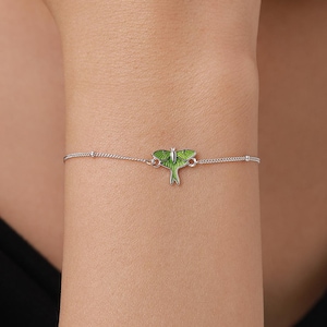 Pulsera Luna Moth de plata de ley con esmalte verde