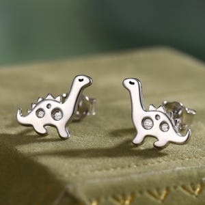 Schattige dinosaurusoorknopjes in sterlingzilver, brachiosaurus-oorknopjes, brontosaurus, edmontosaurus, diplodocus