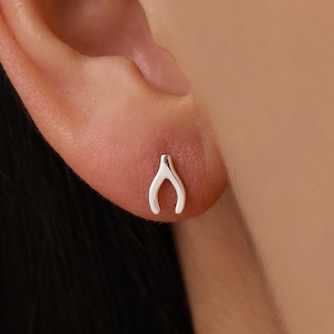 Pendientes pequeños de espoleta en plata de ley, plata, oro u oro rosa. Pendientes pequeños de la suerte. Pendientes geométricos apilables.