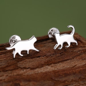 Asymmetrische Katze 16G Sterlingsilber intern vergoldete flache Rückseite Ohrringe, Tierohrringe