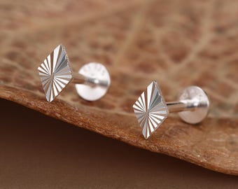 Sterlingzilveren diamantgeslepen ruit 16G oorbellen met platte achterkant