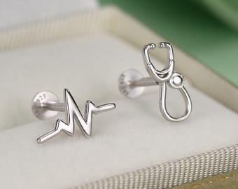 Sterlingzilveren labret-oorbellen stethoscoop en hartslag met platte achterkant