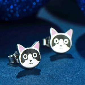 スターリングシルバーのタキシードキャットエナメルスタッドピアス、シルバーキャットピアス、白黒キャットピアス、小さなキャットスタッド、かわいいキティスタッドピアス