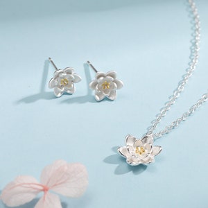 Sterling Silber Seerose Lotus Blume Blüte Ohrstecker und Halskette mit teilweise 18ct Vergoldung, süße niedliche hübsche Schmuck