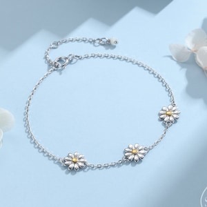 Daisy Flower Trio Bracelet in Sterling Silver, Daisy Bracelet, Daisy Flower Bracelet, Flower Bracelet