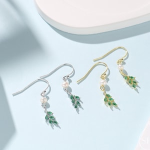 Grüne CZ Blatt Charme Tropfen Haken Ohrringe in Sterling Silber mit echten Süßwasserperlen, Silber oder Gold, Kristall Blatt Haken Ohrringe