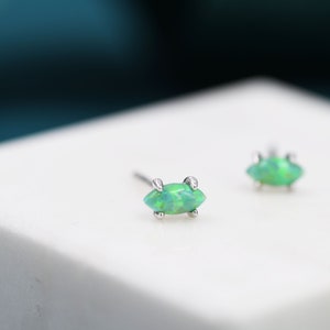 Pequeños aretes tipo marquesa de ópalo verde menta en plata de ley. Pequeños aretes tipo marquesa de ópalo, ópalo verde menta, aretes tipo marquesa de ópalo de laboratorio.