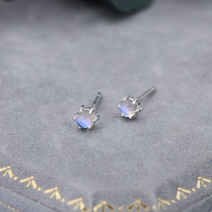 Pendientes de piedra lunar en plata de ley, seis puntas, con piedra aurora y puntos de cristal aurora de 3 mm.