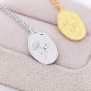 Water Lily Flower Oval Pendant Necklace in Sterling Silver, Silver or Gold, July Birth Flower,  Nature Inspired Daisy Flower Disk Necklace