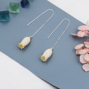 Real Bellflowers Flower Threader Earrings in Sterling Silver, Real Flower Ear Threaders, Resin Flower Jewellery White imagem 1